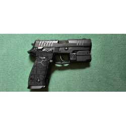 KOMBO - Pistolet Steyr ATd Compact Comp kal. 9x19mm + GTL 2 Latarka