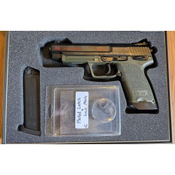0102 Pistolet H&K USP...