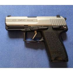 0103 Pistolet H&K USP...